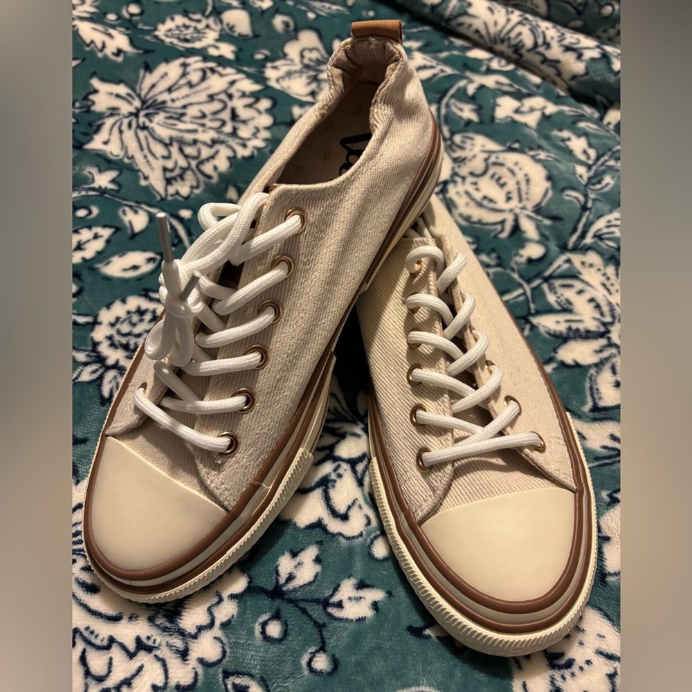 NIB Very G Driana Sneaker